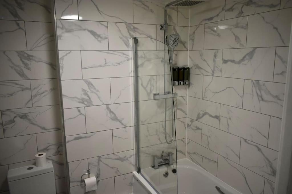 Tottenham Hotspurs Stays At The Gascoigne Suite London Exterior photo
