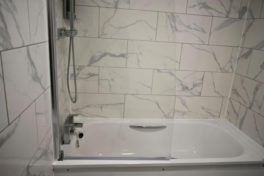 Tottenham Hotspurs Stays At The Gascoigne Suite London Exterior photo
