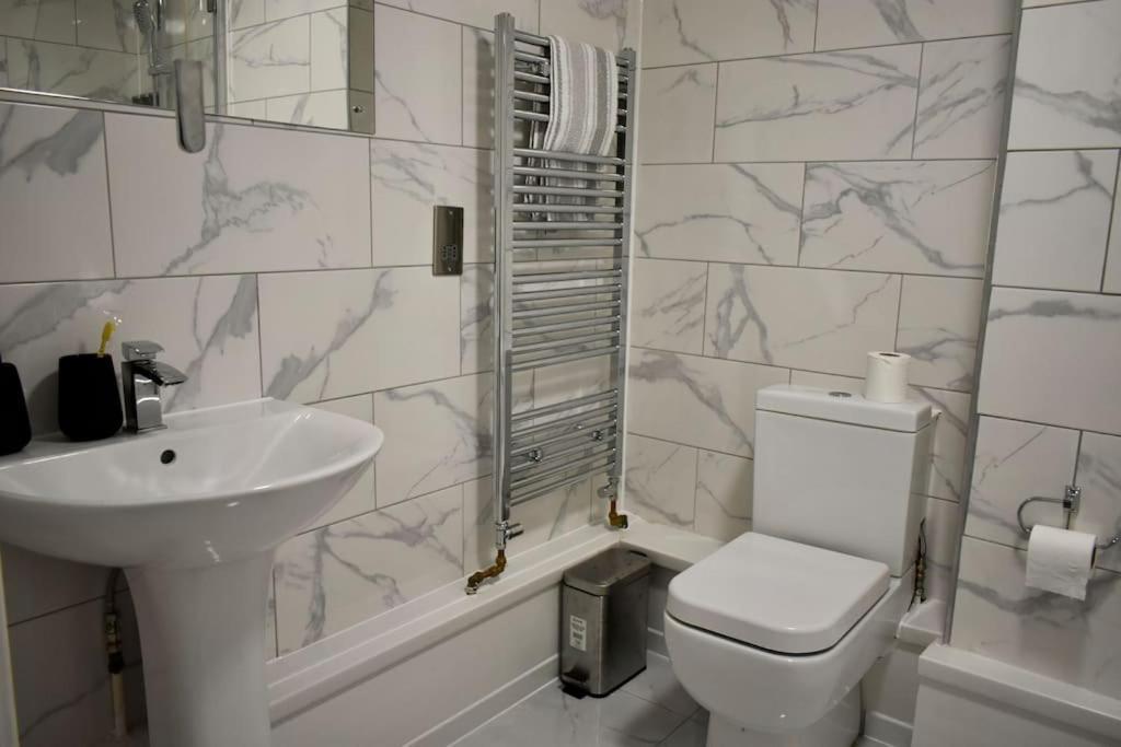 Tottenham Hotspurs Stays At The Gascoigne Suite London Exterior photo